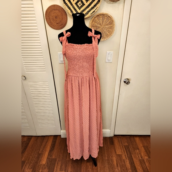 Swiss Dot Maxi Dress With Tie Straps And Side Split - Picture 4 of 8